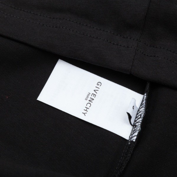 GVNCHY T-shirt