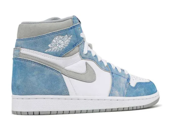 AIR JORDAN 1 HIGH ‘HYPER ROYAL’