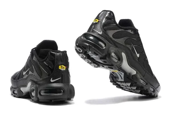 AIR MAX PLUS TN ‘BLACK METALLIC SILVER’
