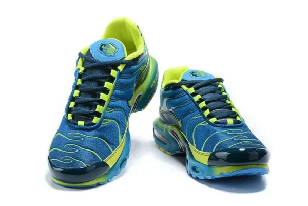 AIR MAX PLUS TN ‘FADE BLUE HERO VOLT’