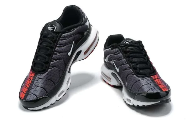 AIR MAX PLUS TN ‘HALF RED BLACK’