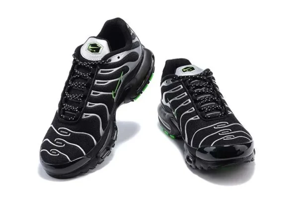 AIR MAX PLUS TN ‘METALLIC STRIKE’