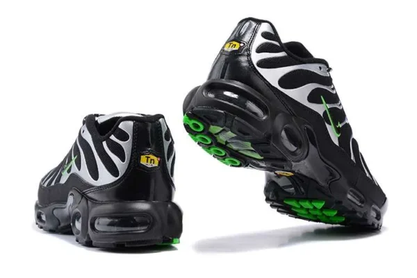 AIR MAX PLUS TN ‘METALLIC STRIKE’