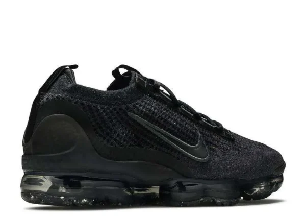 air-vapormax-2021-flyknit-triple-black-2.webp AIR VAPORMAX 2021 FLYKNIT ‘TRIPLE BLACK’