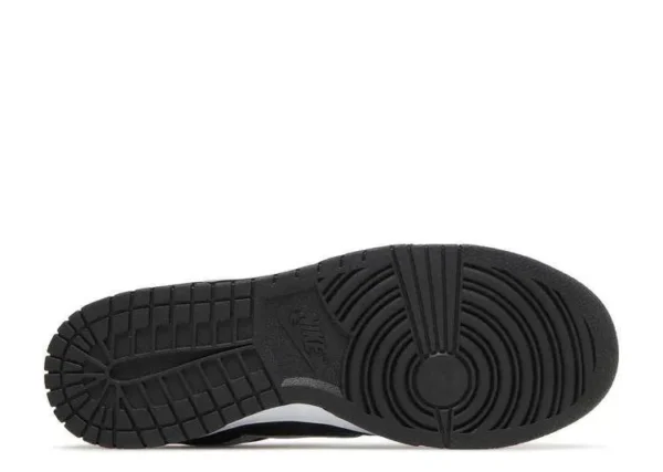 SB DUNK LOW ‘BLACK PANDA’