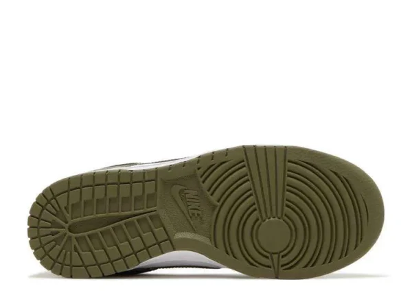 SB DUNK LOW ‘MEDIUM OLIVE’